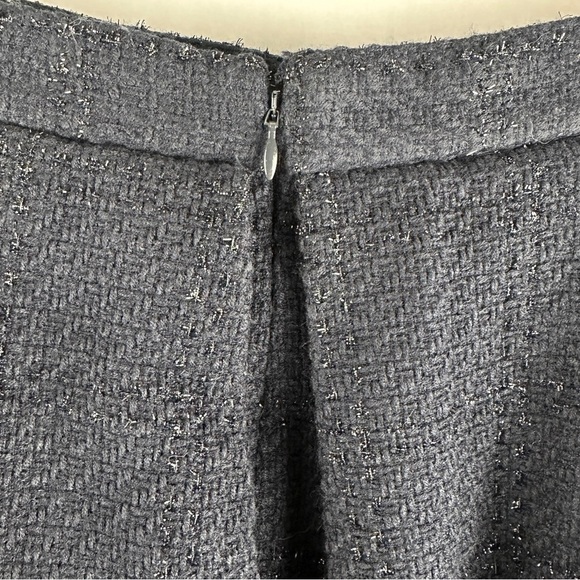 Banana Republic Pleated Black and Navy Blue Tweed Skirt | US Size 6 - Picture 4 of 8